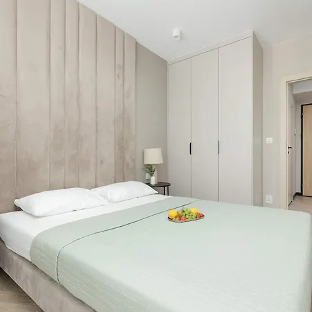Stylish With Access To The Gym And Zone By Renters Prestige