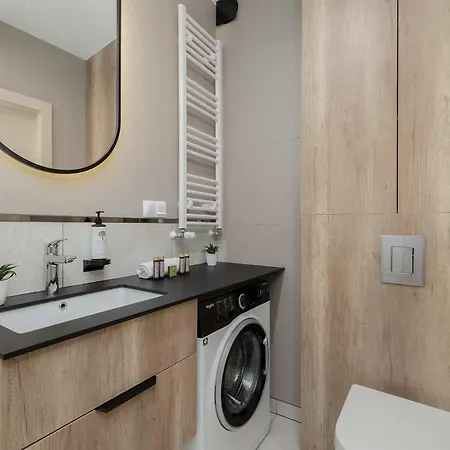 Stylish With Access To The Gym And Zone By Renters Prestige מידזיזדרויה